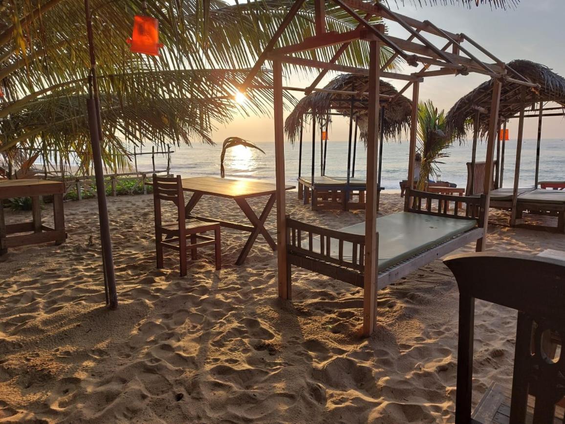 Blue Horizon Beach Hotel Tangalle Kültér fotó